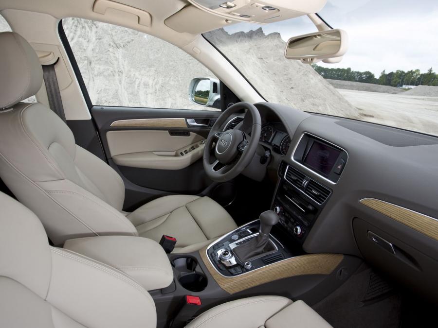 Интерьер Audi Q5 TFSI Quattro (8R) 2012 года  (WW) (фото 22 из 30)